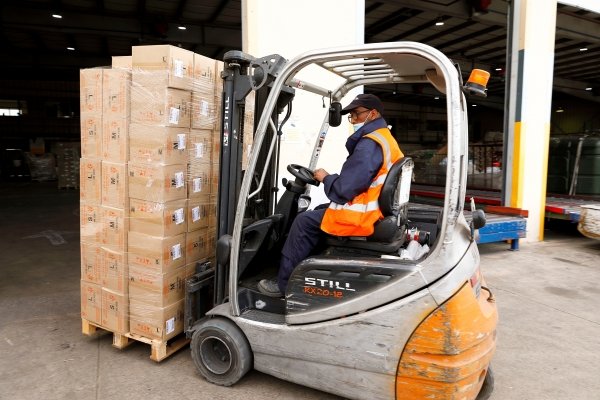 Nueva llegada de material sanitario a través de Aragón en Marcha al aeropuerto de Zaragoza